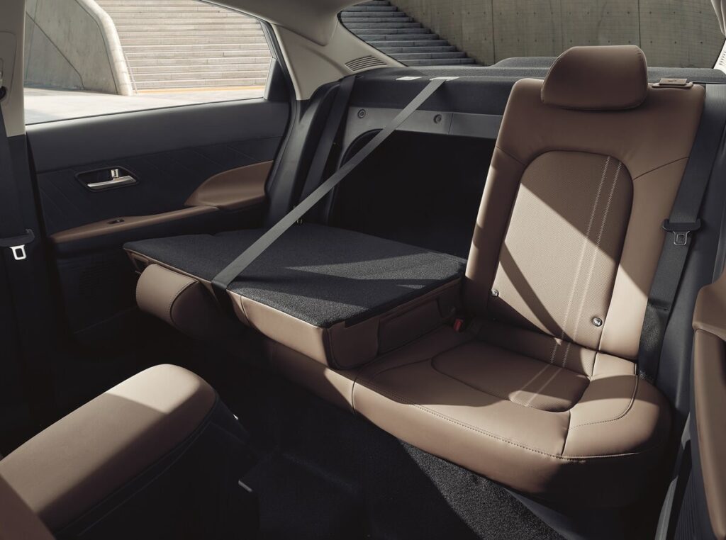 BN7i GEN LHD INTERIOR DUAL AUTOMATIC 60 40 FOLDING REAR SEAT